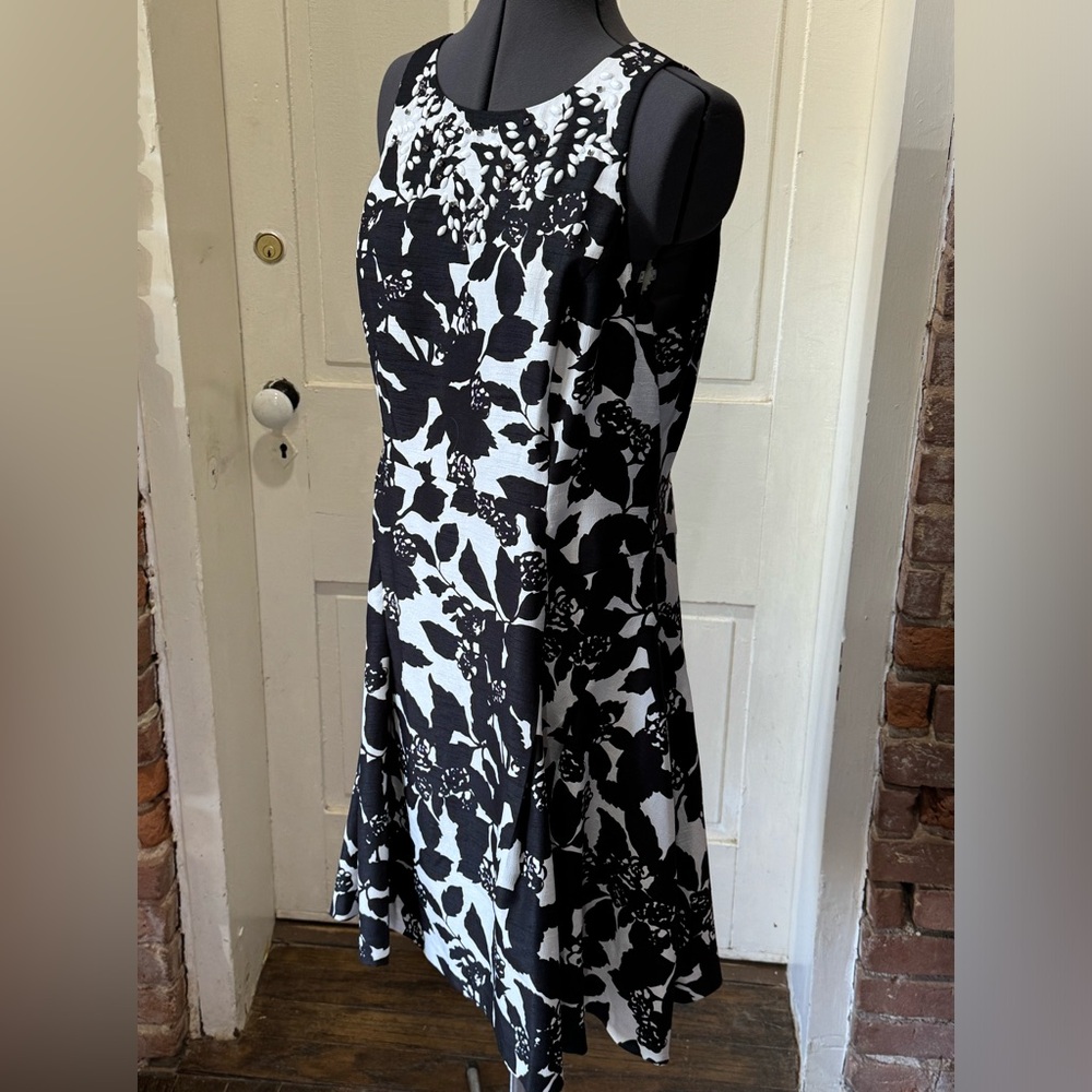 Ivanka Trump Sleeveless Round-Neck Fully Lined Black & White Floral Dress - Picture 2 of 12